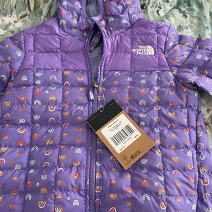 North Face thermoball Size 6T Rainbow